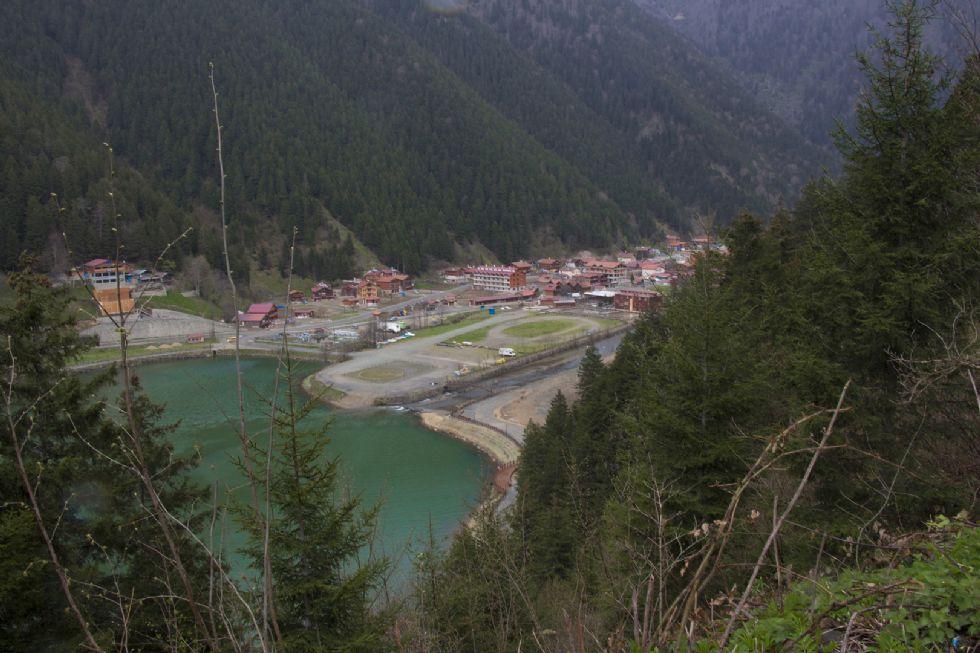 Uzungöl fotoğrafları ve gölün etrafındaki yapılaşma iddiası